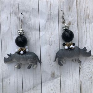 Safari rhino 🦏  Rhinosaurus animal beaded earring dinosaur 3D Sahara wild